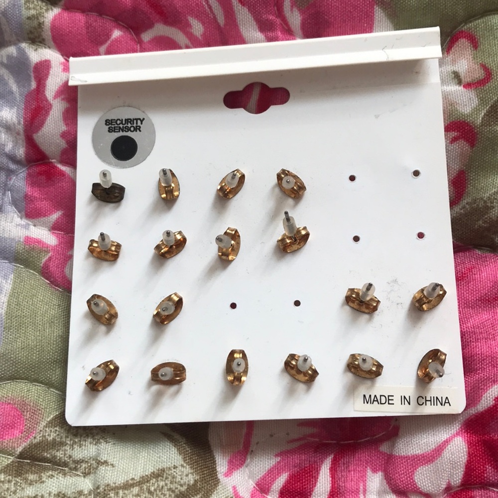 Earings - Picture 2 of 3